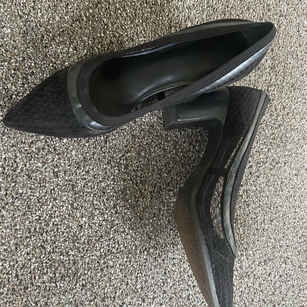Lori Goldstein Block Heel Pump w/ Crepe Bottom.